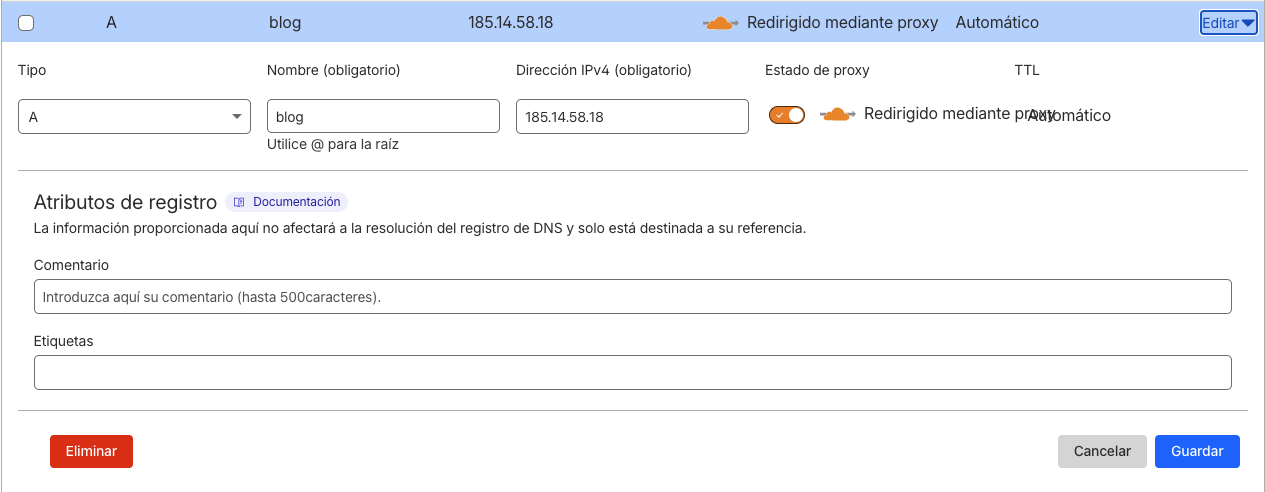 Registro DNS con la nube naranja activa en Cloudflare